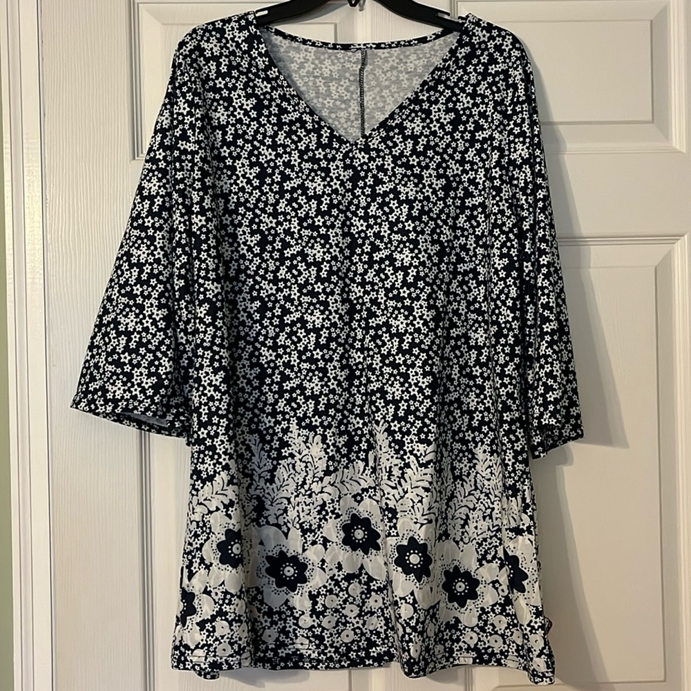 1X tunic navy and white. Never worn